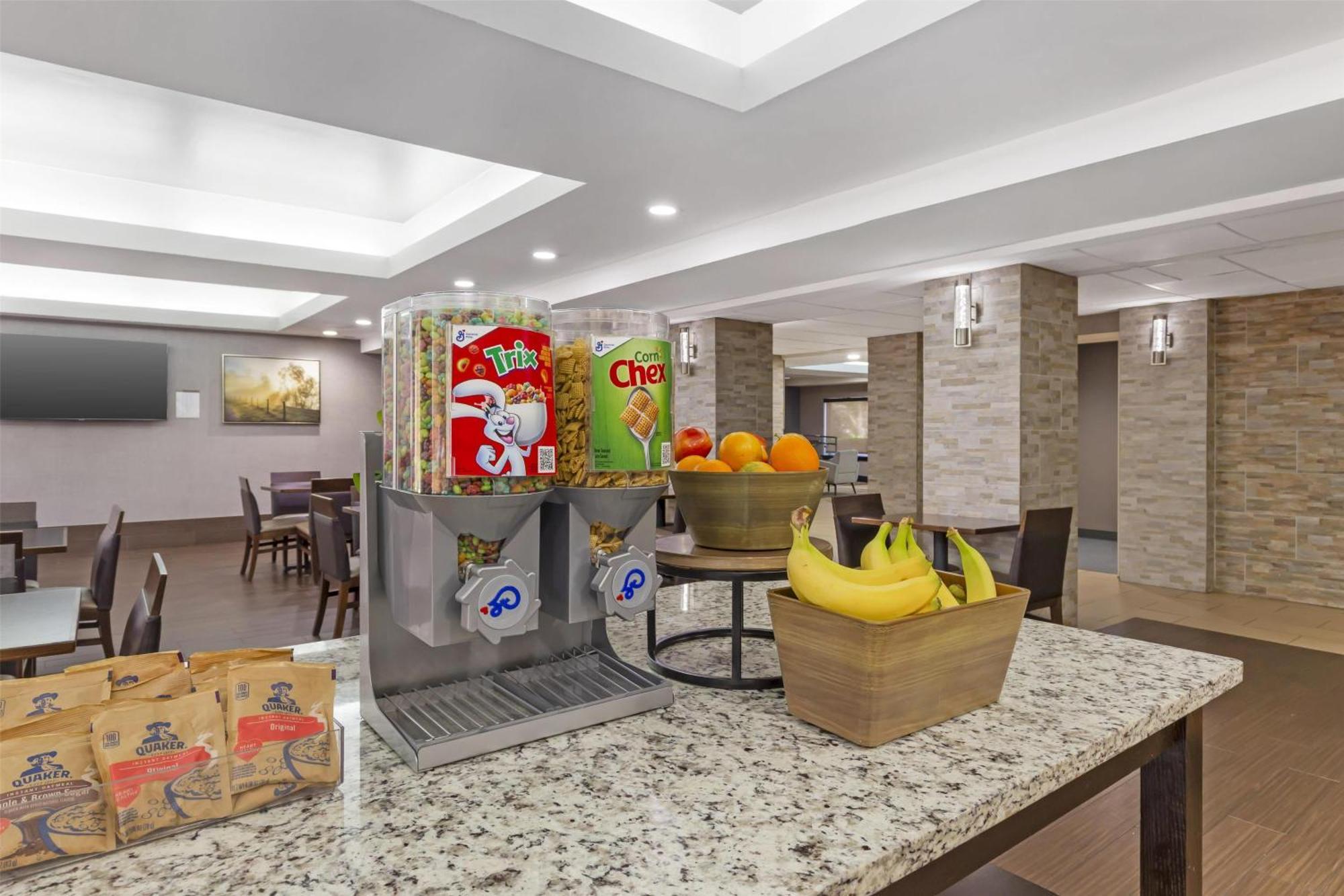 Best Western Plus Raleigh Crabtree Valley Hotel Exteriör bild